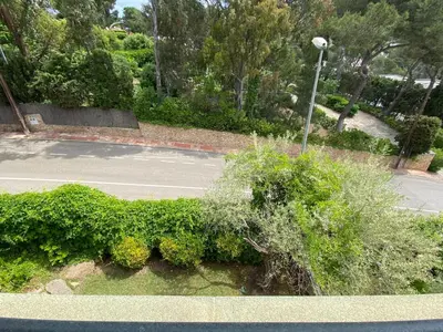 Jardín al aire libre en Apartamento Coronda con piscina y parquing en Llafranc