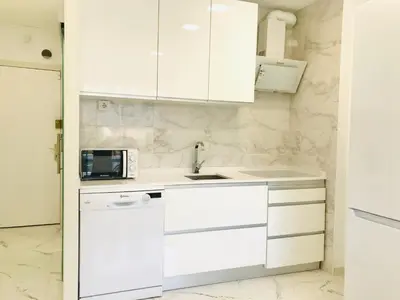 Una cocina o zona de cocina en Modern and design studio near the beach with large swimming pools