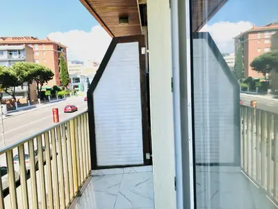 Un balcón o terraza de Modern and design studio near the beach with large swimming pools
