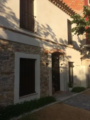 Edificio en el que se encuentra la habitación en casa particular