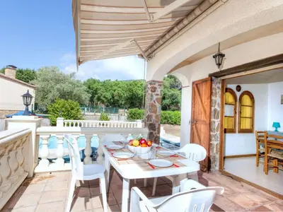 Un balcón o terraza de Holiday Home Cabanyes by Interhome