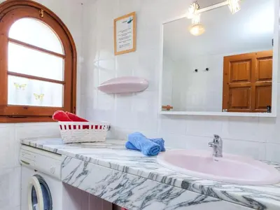 Un baño de Holiday Home Cabanyes by Interhome