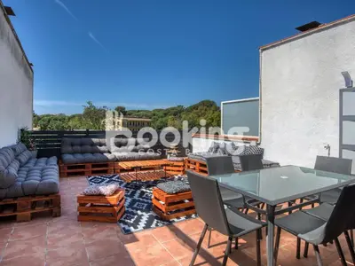 Un balcón o terraza de Begonias Apartament per 4 persones amb gran terrassa chill out a 10 minuts de la platja