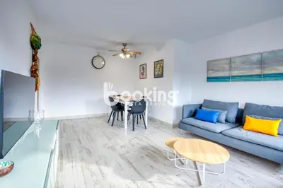 Zona de estar de Vall de ribes Apartament per 4 persones amb piscina comunitària, a prop de Port d'Aro