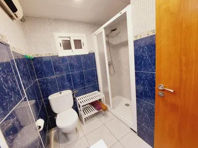 Un baño de BRAVAHOLIDAYS-112-Kristel 8