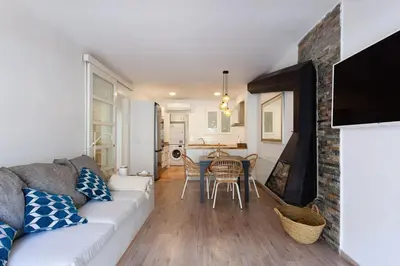 Una cocina o zona de cocina en Spacious apartment with city view in Llafranc - 98 m²