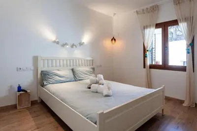 Cama o camas de una habitación en Spacious apartment with city view in Llafranc - 98 m²