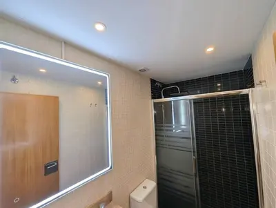 Un baño de Relax en Lloret con Gym y Piscina by Host&Joy