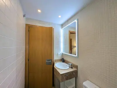 Un baño de Relax en Lloret con Gym y Piscina by Host&Joy