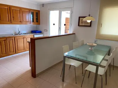 Una cocina o zona de cocina en Àtic espectacular a Palamós