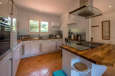 Una cocina o zona de cocina en T-8 TAMARIU 9PaX