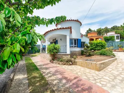 Jardín al aire libre en Holiday Home Ami by Interhome
