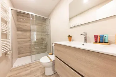 Un baño de Bravissimo Calderers El Drac, one-bedroom apartment