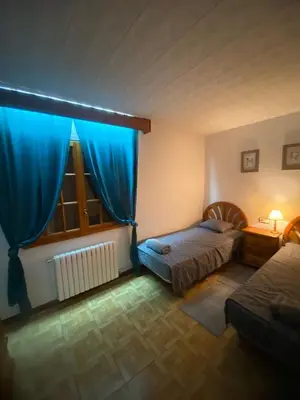 Cama o camas de una habitación en 4 Bed Villa - Sleeps 8 - Pool - HotTub - Garden