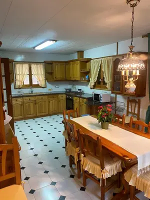 Una cocina o zona de cocina en 4 Bed Villa - Sleeps 8 - Pool - HotTub - Garden