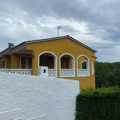 4 Bed Villa - Sleeps 8 - Pool - HotTub - Garden