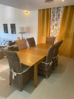 Zona de estar de 4 Bed Villa - Sleeps 9- Pool - Garden - Parking