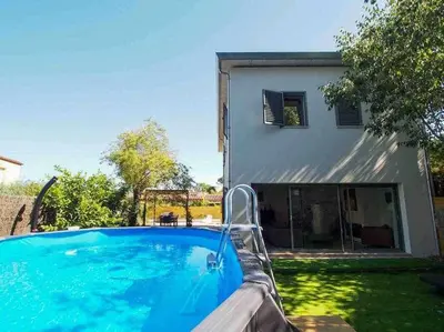 Piscina en o cerca de Villa Peralta Girona City w above ground Pool