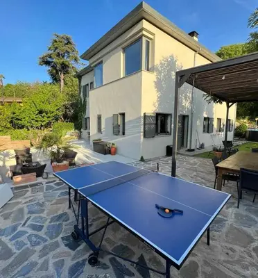 Instalaciones para jugar al ping pong en Villa Peralta Girona City w above ground Pool o alrededores