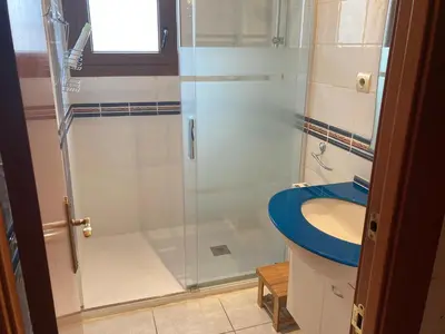 Un baño de Espectacular apartamento en Calella de Palafrugell, vistas al mar