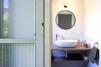 Un baño de Velo Vern 3- Luxury penthouse w views of city wall