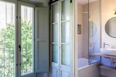 Un baño de Velo Vern 3- Luxury penthouse w views of city wall