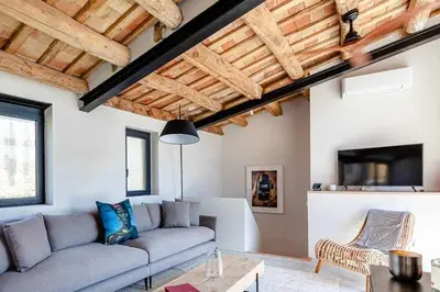Zona de estar de Velo Vern 3- Luxury penthouse w views of city wall