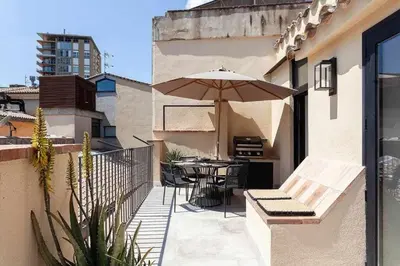 Un balcón o terraza de Velo Vern 3- Luxury penthouse w views of city wall