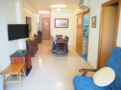 Una televisión o centro de entretenimiento en Apartament a 2 minuts de la platja, amb AC
