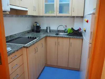 Una cocina o zona de cocina en Apartament a 2 minuts de la platja, amb AC