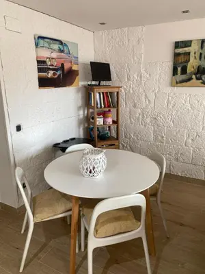 Una televisión o centro de entretenimiento en Cala Salions, Amplio Apartamento con visitas al mar Tossa de mar