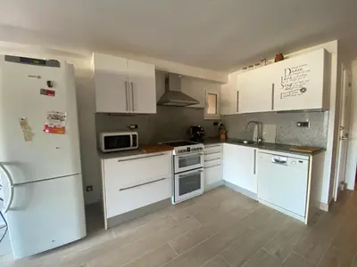 Una cocina o zona de cocina en Cala Salions, Amplio Apartamento con visitas al mar Tossa de mar