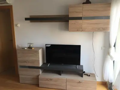 Una televisión o centro de entretenimiento en APARTAMENTO construcción nueva BARCELONA - CALELLA