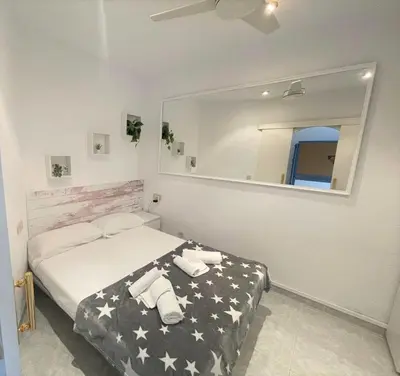 Cama o camas de una habitación en Apartamento en Platja Sant Pol S'agaro con pisicina y jardin (playa - centro)