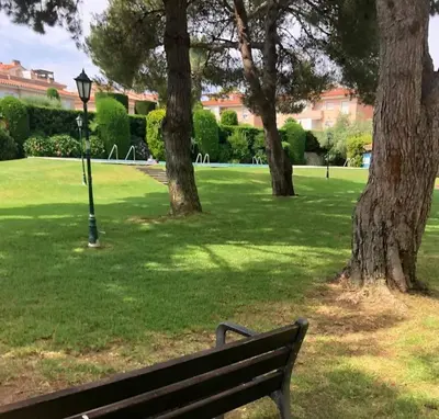 Jardín al aire libre en Apartamento en Platja Sant Pol S'agaro con pisicina y jardin (playa - centro)