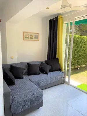 Zona de estar de Apartamento en Platja Sant Pol S'agaro con pisicina y jardin (playa - centro)