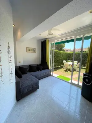 Zona de estar de Apartamento en Platja Sant Pol S'agaro con pisicina y jardin (playa - centro)