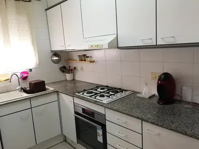 Una cocina o zona de cocina en LLOGUER30 Apartamento Lotus, piscina y parquing