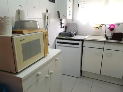 Una cocina o zona de cocina en LLOGUER30 Apartamento Lotus, piscina y parquing