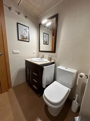 Un baño de PIS AMB PARQUING AL CENTRE DE PALAMóS