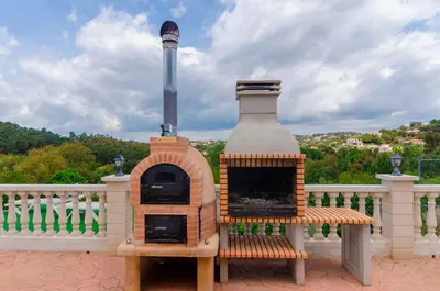 Barbacoa disponible para clientes en la villa