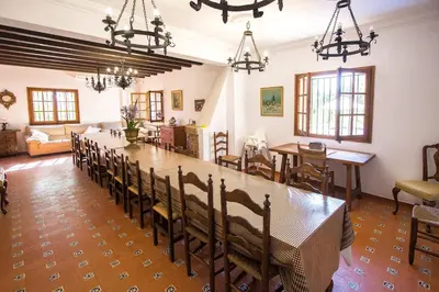 Un restaurante o sitio para comer en Catalunya Casas: Spacious Villa Vera up to 24 guests, a short drive to Blanes!