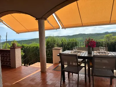 Vista general de una montaña o vista desde la villa