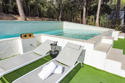 Piscina en o cerca de Luxury private Villa - 25m Pool - Gym - 2 min to Beach