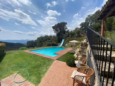Piscina en o cerca de Catalunya Casas Stunning Costa Brava mountain retreat and 30kms away from the beach