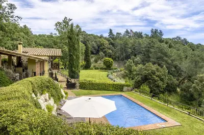 Piscina en o cerca de Catalunya Casas Stunning Costa Brava mountain retreat and 30kms away from the beach