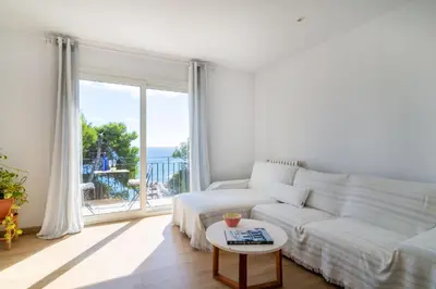 Zona de estar de Precioso apartamento en primera línea de mar en Calella de Palafrugell