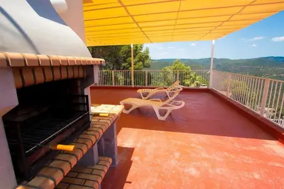 Vista general de una montaña o vista desde la villa