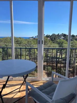 Un balcón o terraza de Precioso apartamento con piscina en Pals Costa Brava