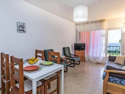 Una televisión o centro de entretenimiento en Apartment Palmeras by Interhome